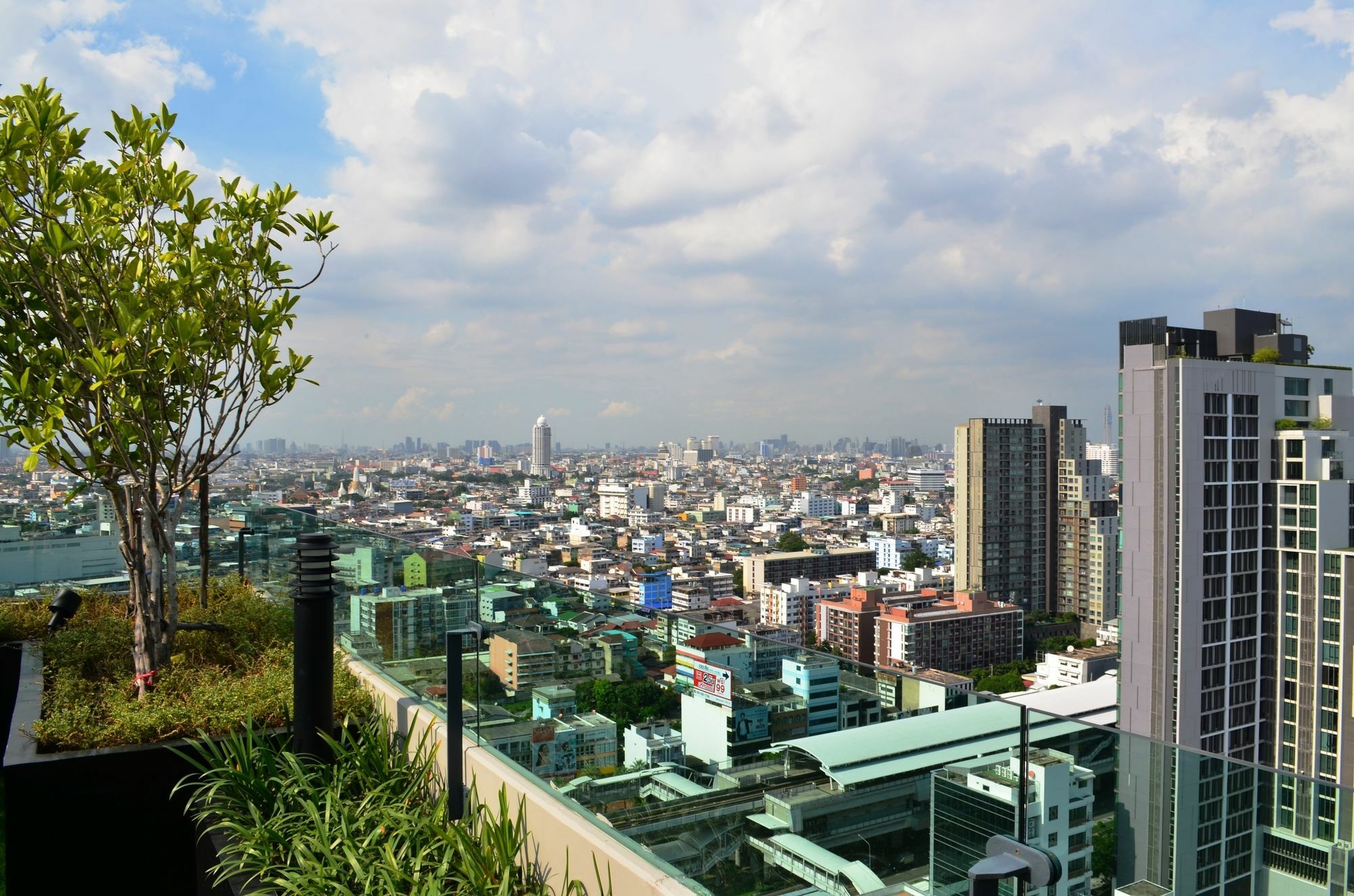 Wooden Suites Bangkok Extérieur photo